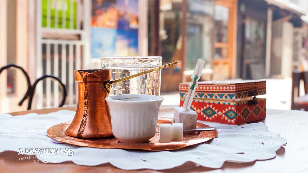 Türk Kahvesi Yanında Neden Su Verilir?