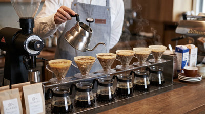 V60 İle Kahve Demleniyor